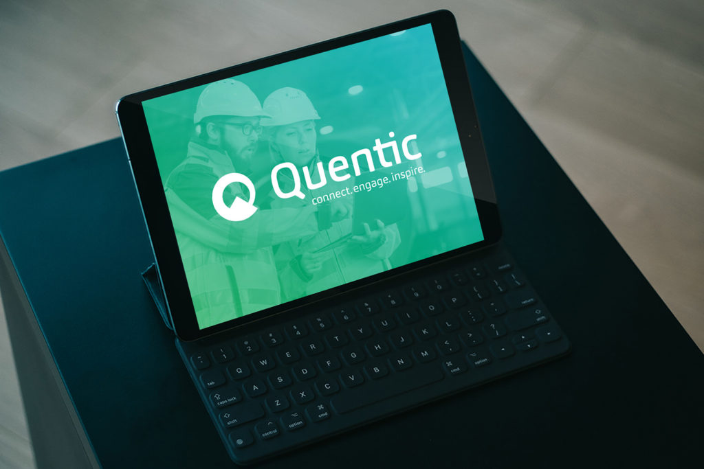 Tablett mit Logo (Quentic, Messestand)