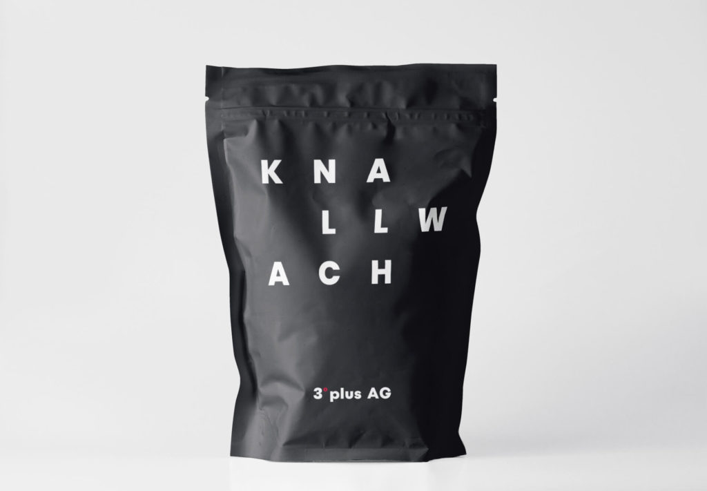 Give-Away Kaffee Knallwach Mockup (3° plus AG, Branding)